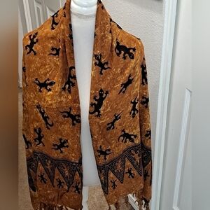 Gecko Blanket Scarf With Fringe    Size 80"×66"